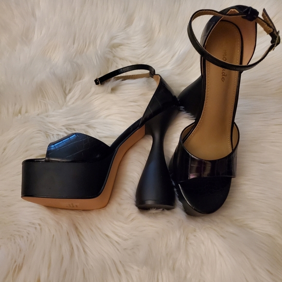 Heels - Picture 7 of 9